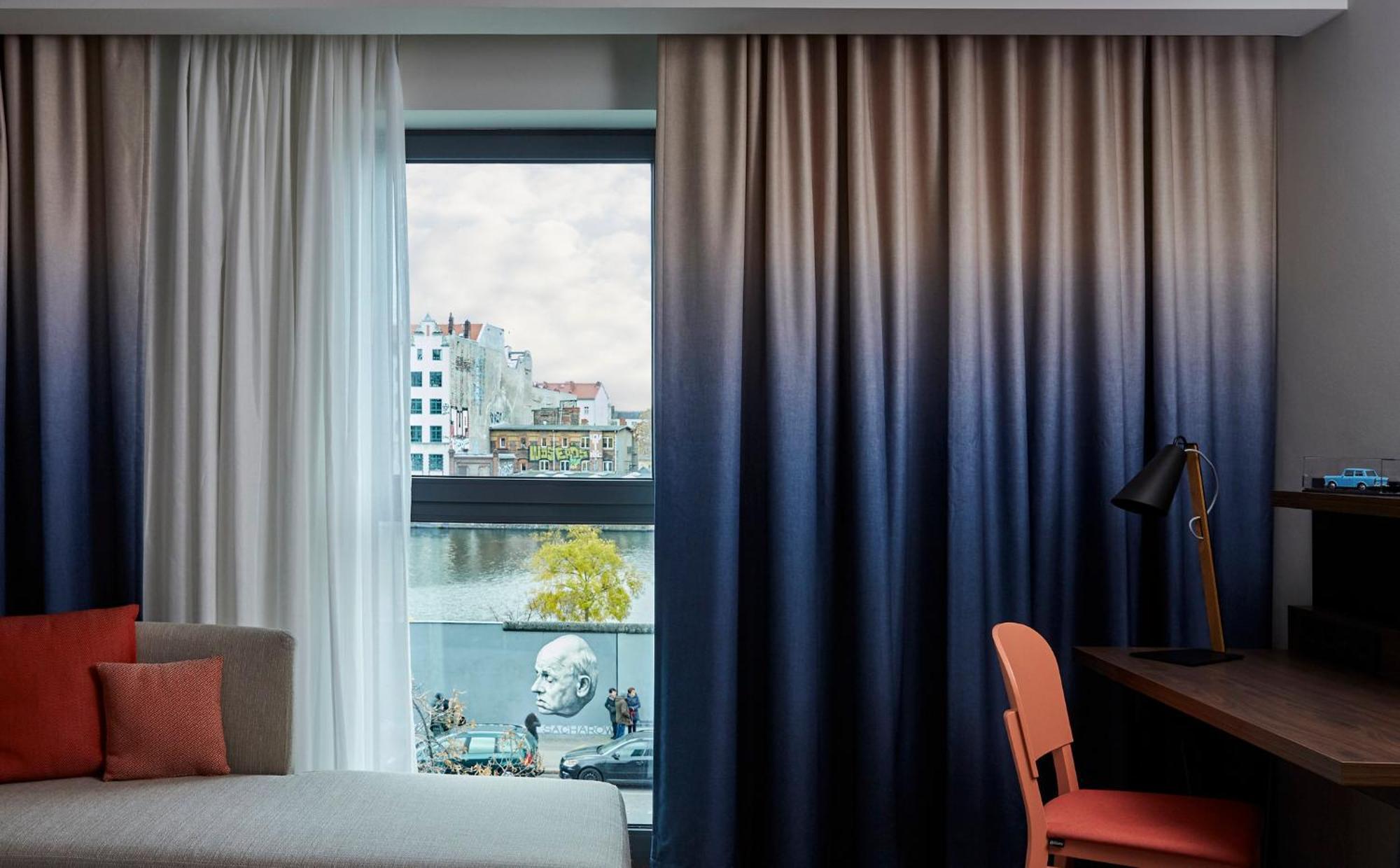 Hotel Indigo Berlin - East Side Gallery Exterior foto